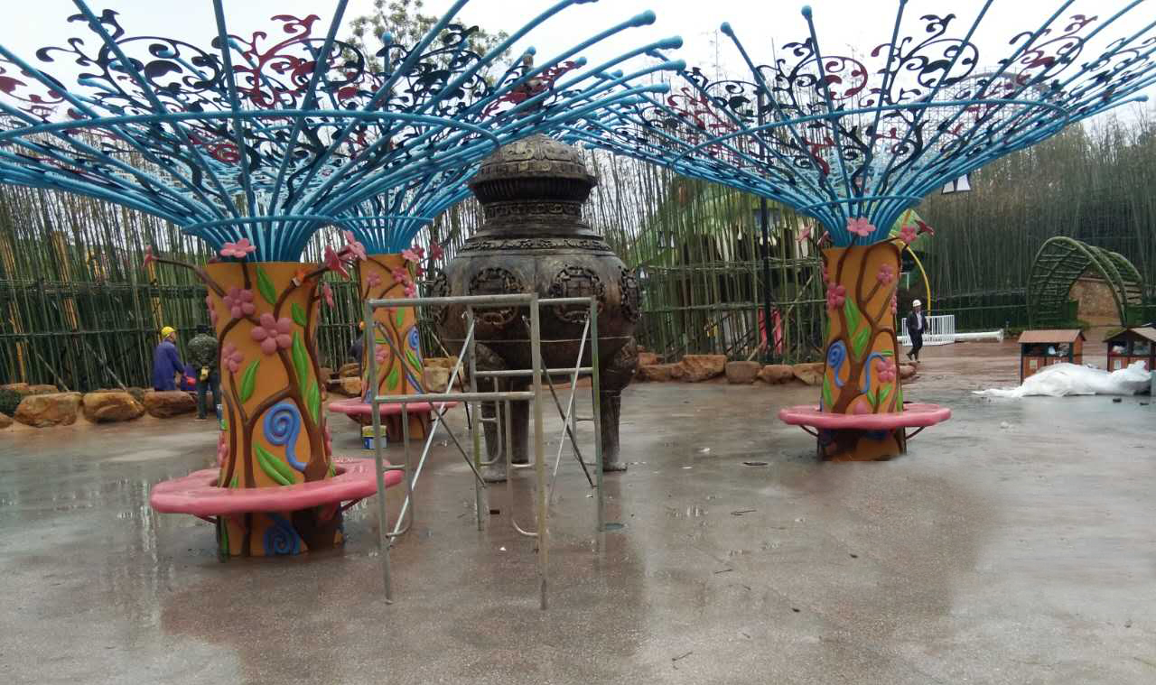 游城竣工地点：江西省南昌市材质工艺：不锈钢锻造彩绘规格尺寸：总高9米